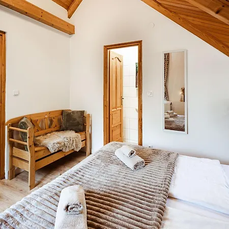 Rafi Vendeghaz דירה *