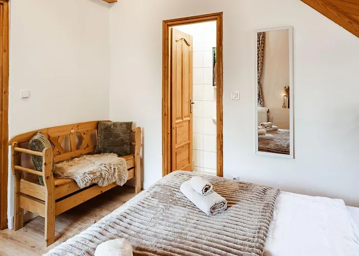 Rafi Vendeghaz דירה *